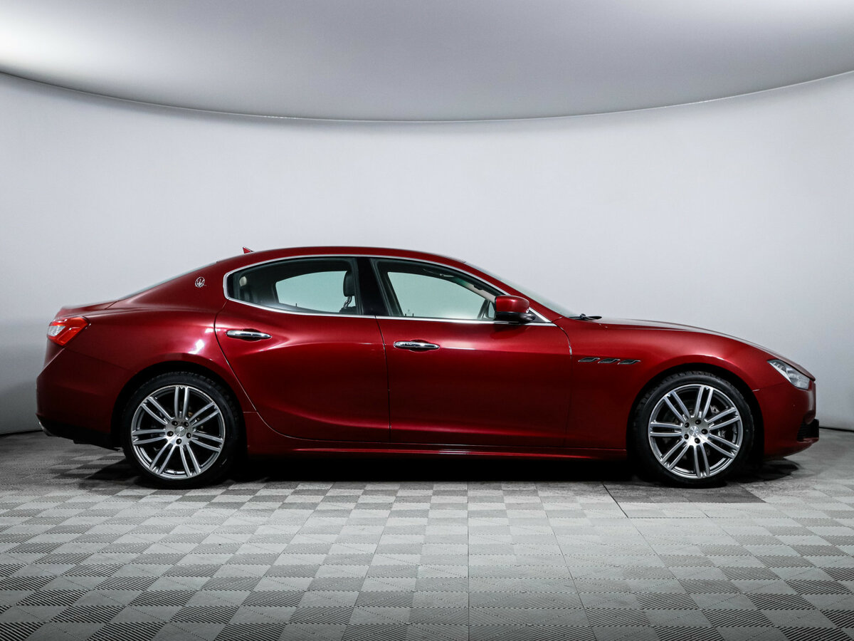 Maserati Ghibli с пробегом — 2014 год. Фото: #3