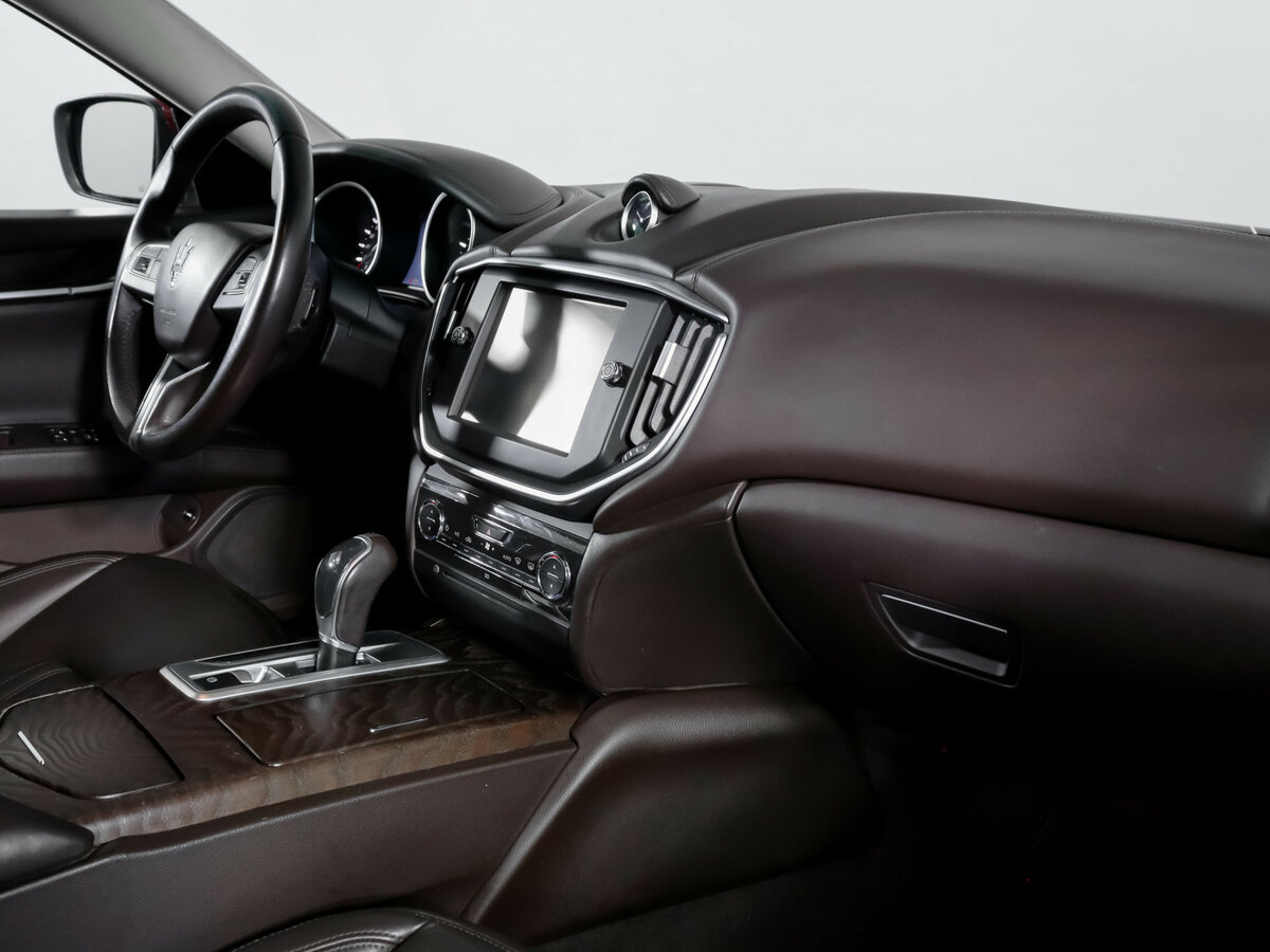 Maserati Ghibli с пробегом — 2014 год. Фото: #8