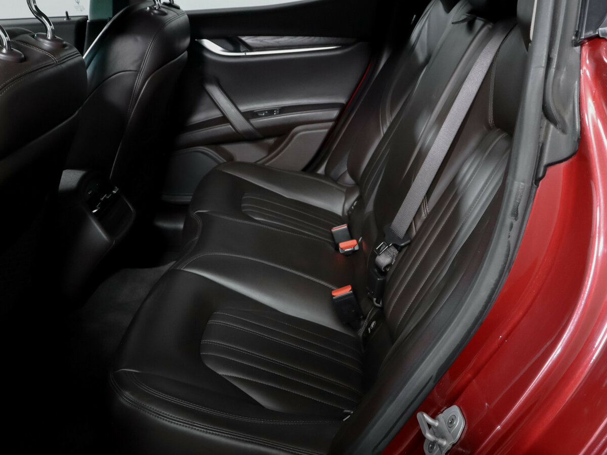 Maserati Ghibli с пробегом — 2014 год. Фото: #9