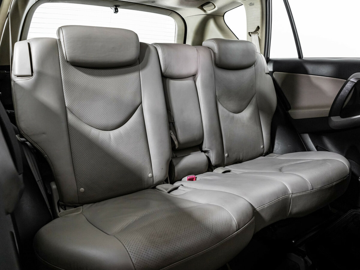 Toyota RAV4 с пробегом — 2006 год. Фото: #16