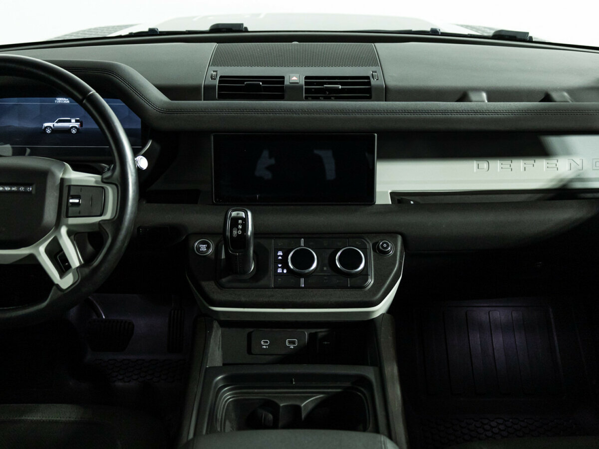 Land Rover Defender с пробегом — 2021 год. Фото: #10