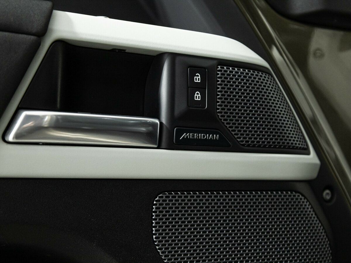 Land Rover Defender с пробегом — 2021 год. Фото: #15