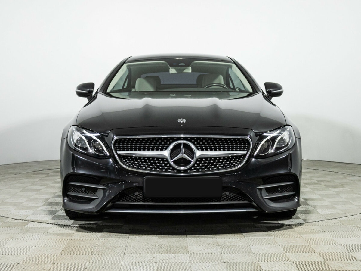 Mercedes-Benz E-Класс с пробегом — 2019 год. Фото: #1