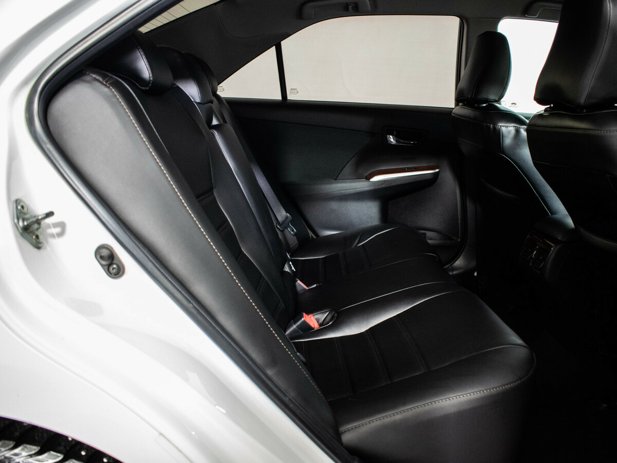 Toyota Camry с пробегом — 2014 год. Фото: #6