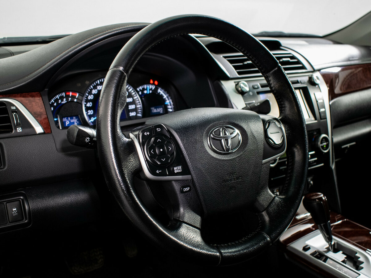 Toyota Camry с пробегом — 2014 год. Фото: #10