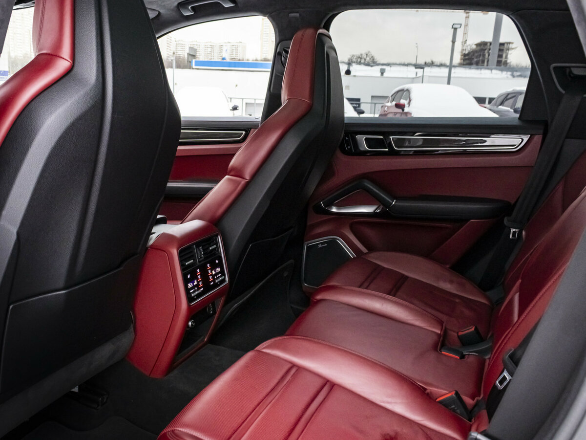 Porsche Cayenne с пробегом — 2018 год. Фото: #12