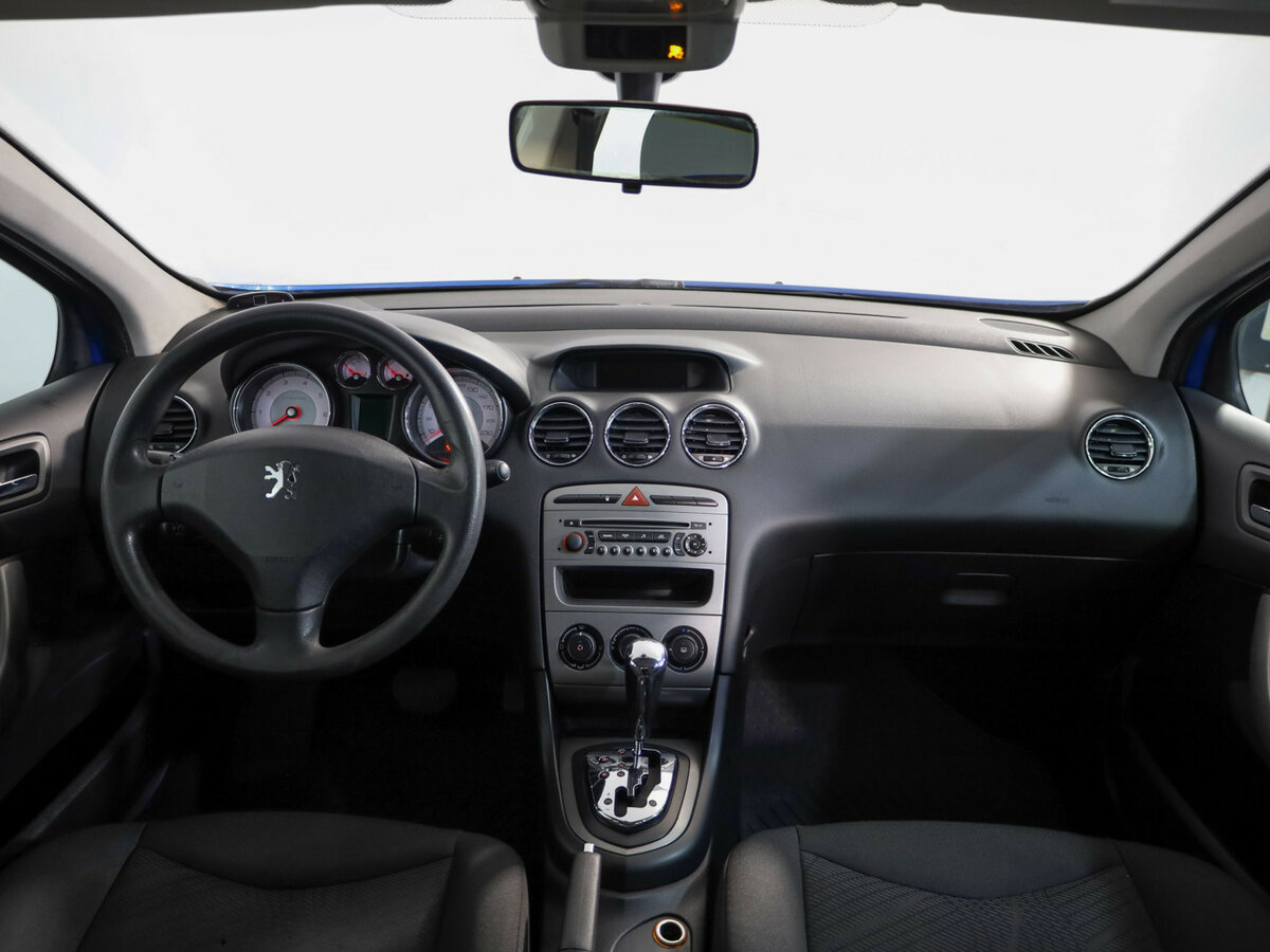 Peugeot 308 с пробегом — 2008 год. Фото: #7