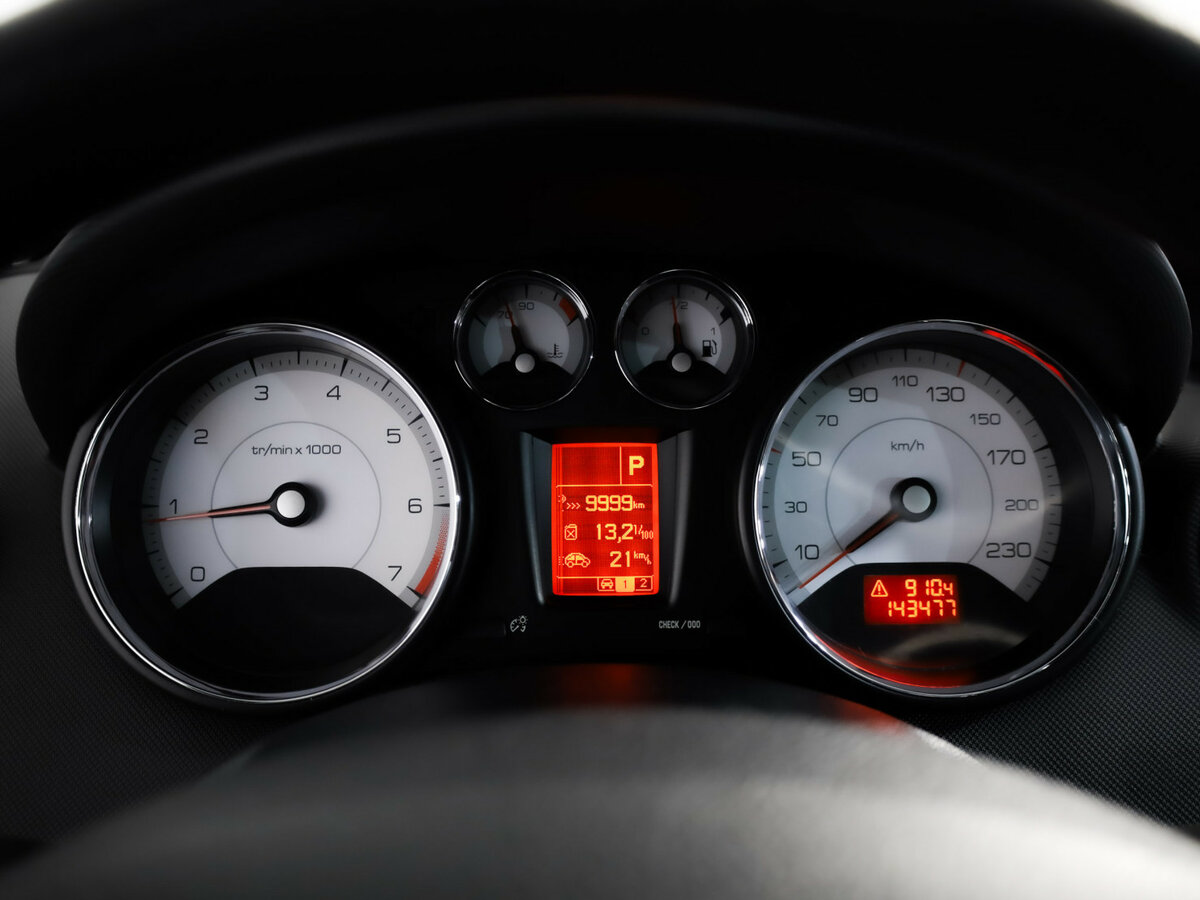 Peugeot 308 с пробегом — 2008 год. Фото: #9