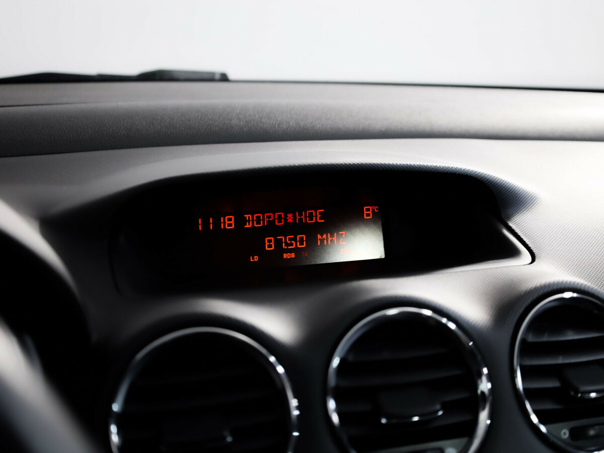 Peugeot 308 с пробегом — 2008 год. Фото: #11