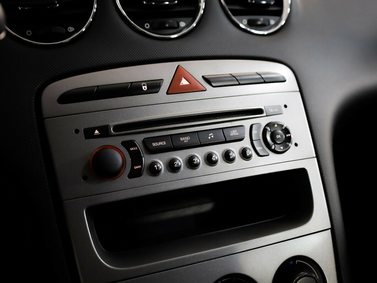 Peugeot 308 с пробегом — 2008 год. Фото: #12