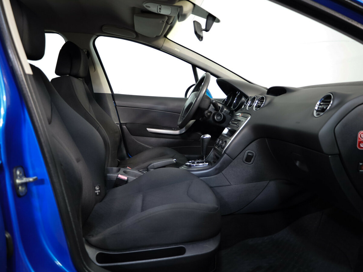 Peugeot 308 с пробегом — 2008 год. Фото: #16