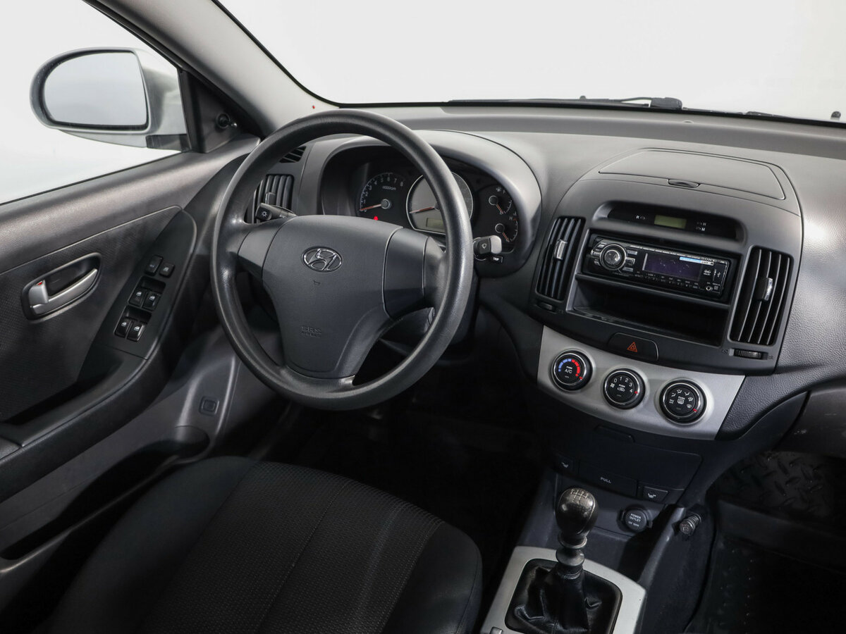 Hyundai Elantra с пробегом — 2008 год. Фото: #6