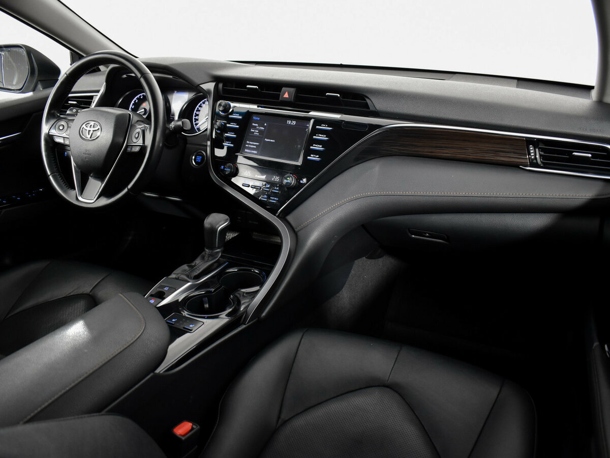 Toyota Camry с пробегом — 2020 год. Фото: #7