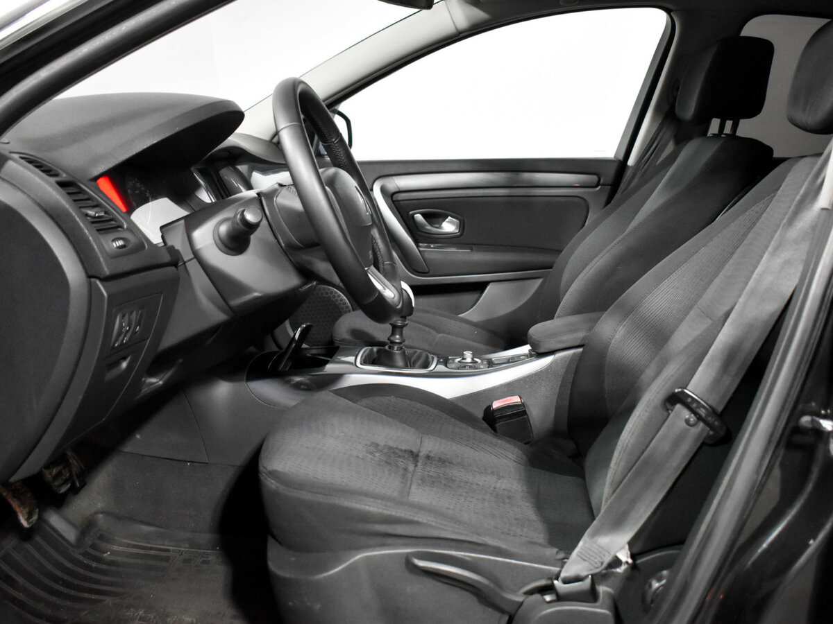 Renault Laguna с пробегом — 2009 год. Фото: #7