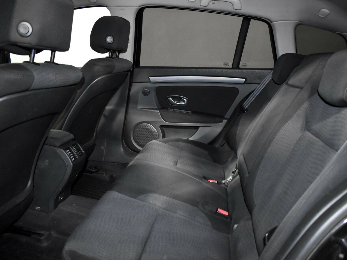 Renault Laguna с пробегом — 2009 год. Фото: #9