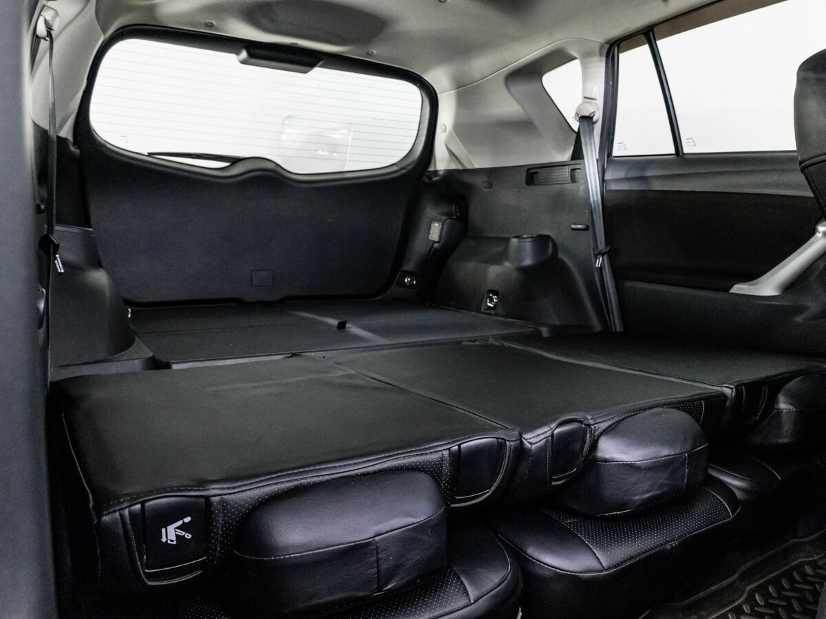 Toyota Verso с пробегом — 2011 год. Фото: #15