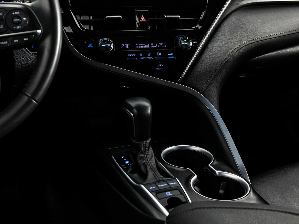 Toyota Camry с пробегом — 2023 год. Фото: #13