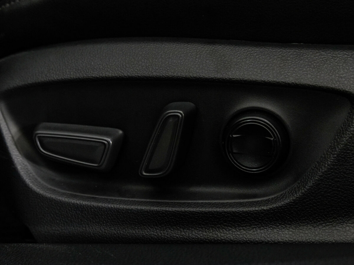 Toyota Camry с пробегом — 2023 год. Фото: #28