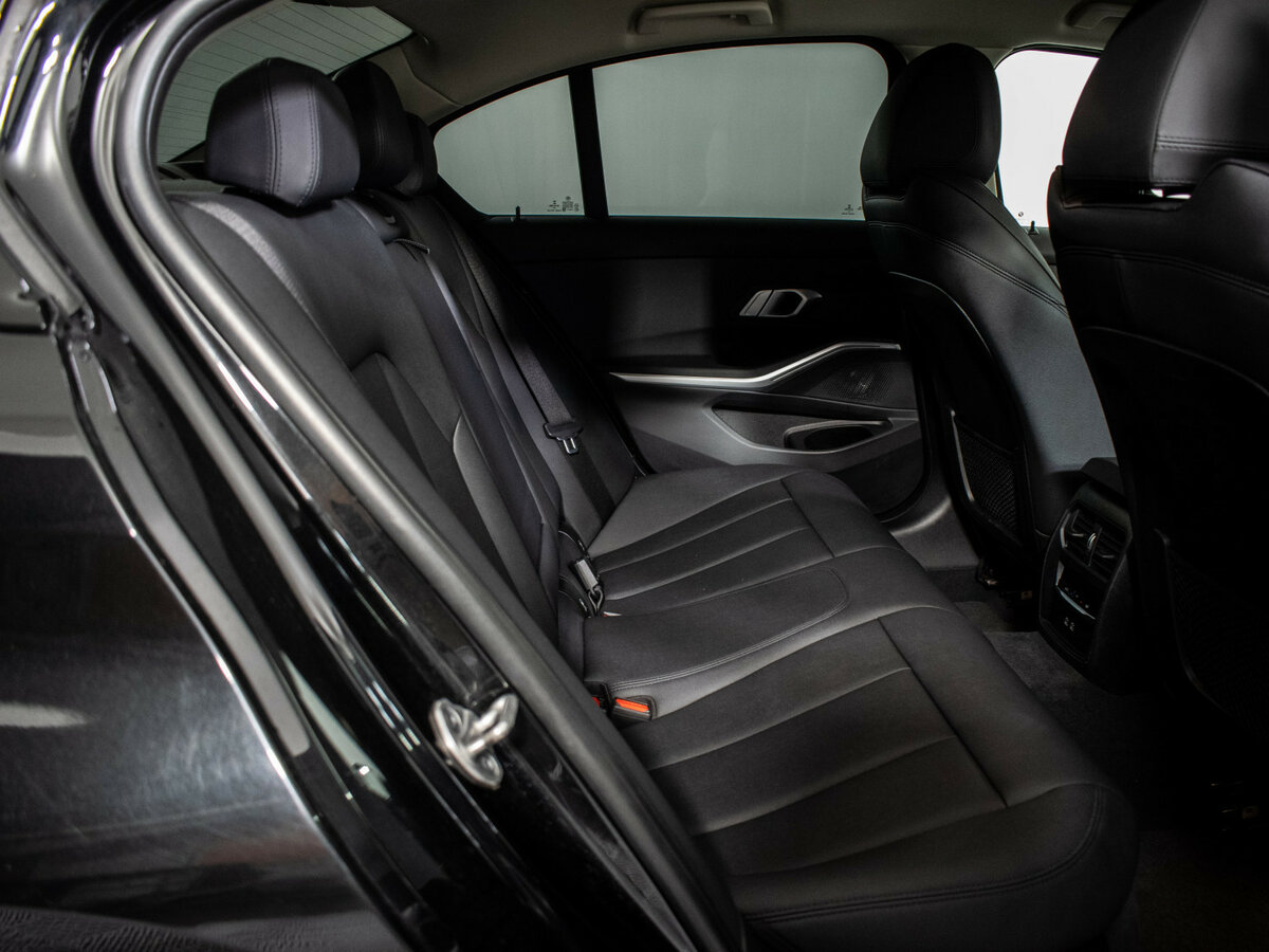 BMW 3 серии с пробегом — 2021 год. Фото: #6