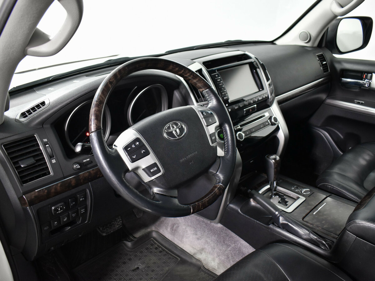 Toyota Land Cruiser с пробегом — 2013 год. Фото: #6