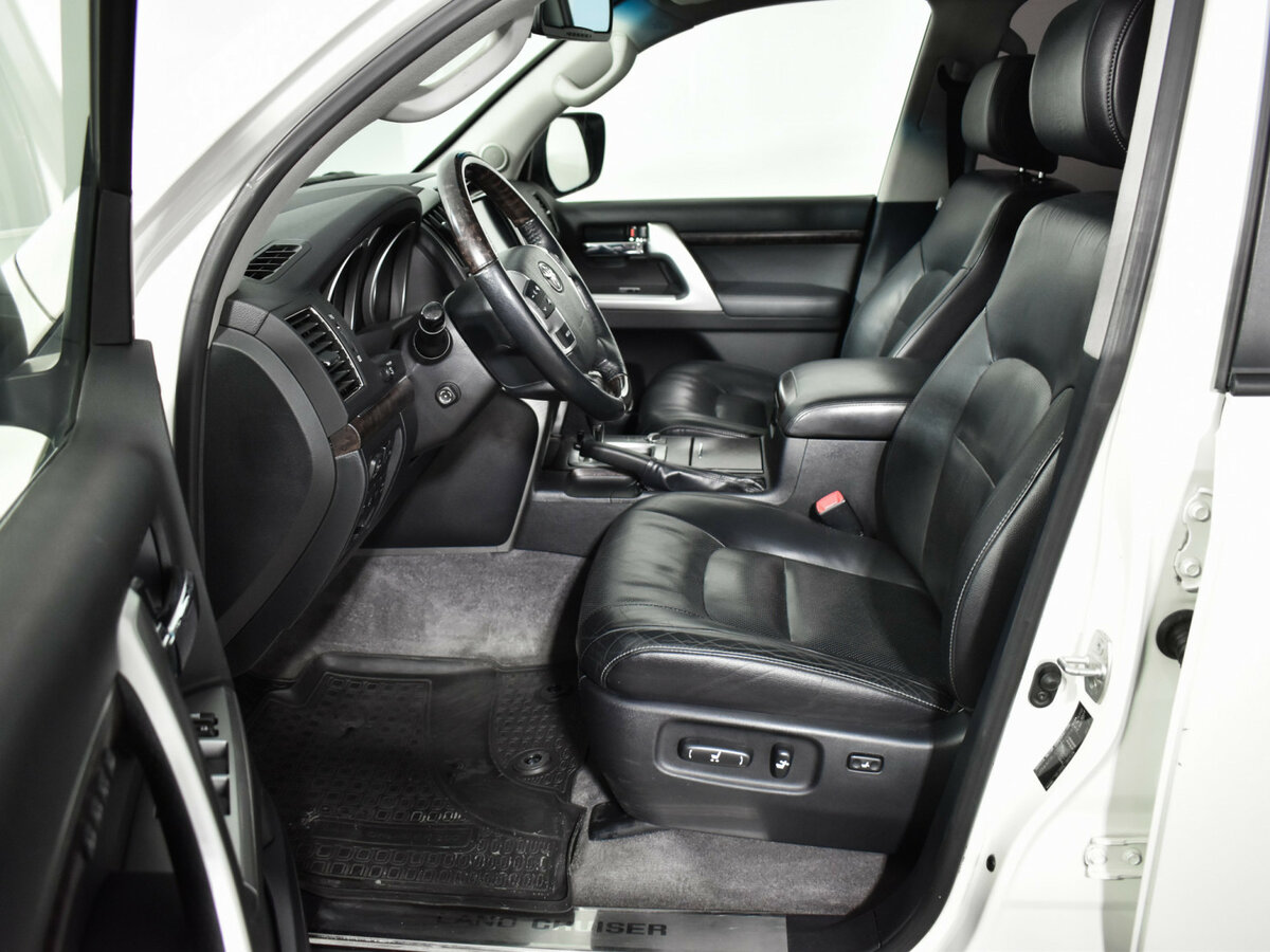 Toyota Land Cruiser с пробегом — 2013 год. Фото: #7