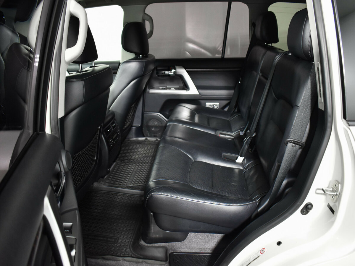 Toyota Land Cruiser с пробегом — 2013 год. Фото: #8