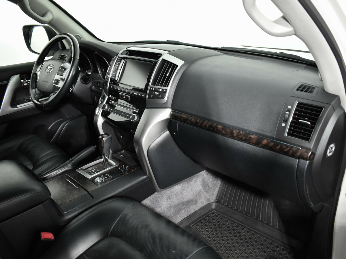 Toyota Land Cruiser с пробегом — 2013 год. Фото: #12