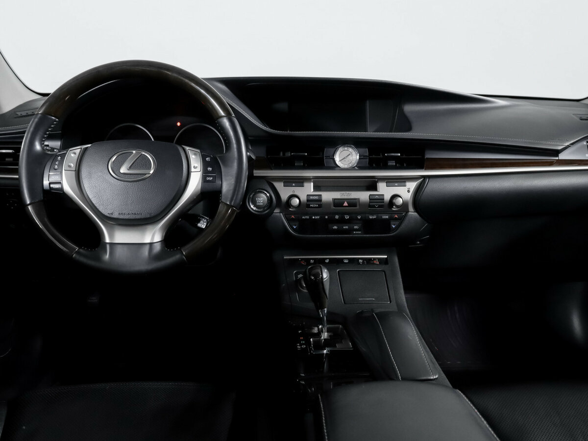Lexus ES с пробегом — 2012 год. Фото: #11