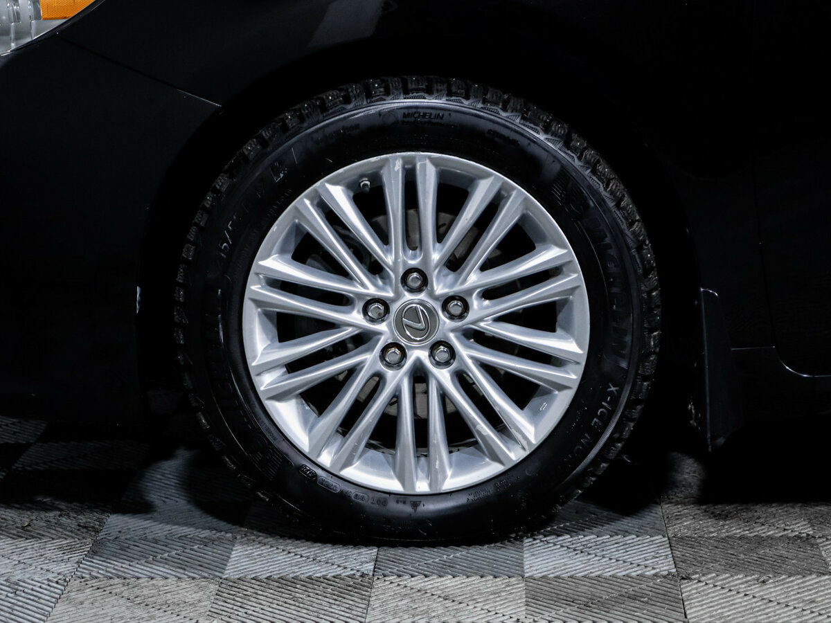 Lexus ES с пробегом — 2012 год. Фото: #13