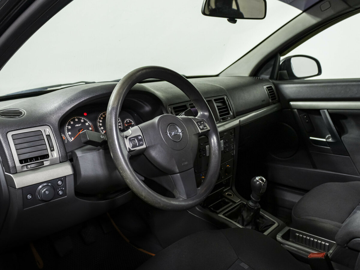 Opel Vectra с пробегом — 2008 год. Фото: #7