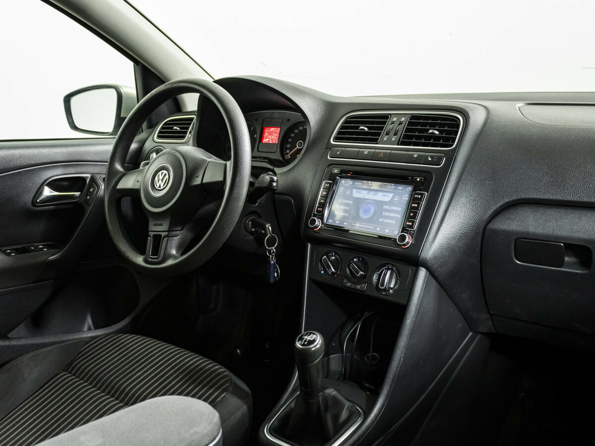 Volkswagen Polo с пробегом — 2011 год. Фото: #7