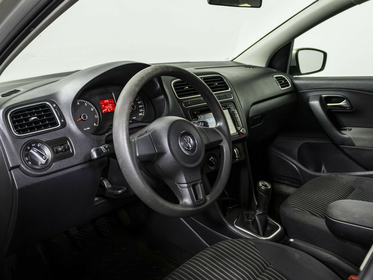 Volkswagen Polo с пробегом — 2011 год. Фото: #8