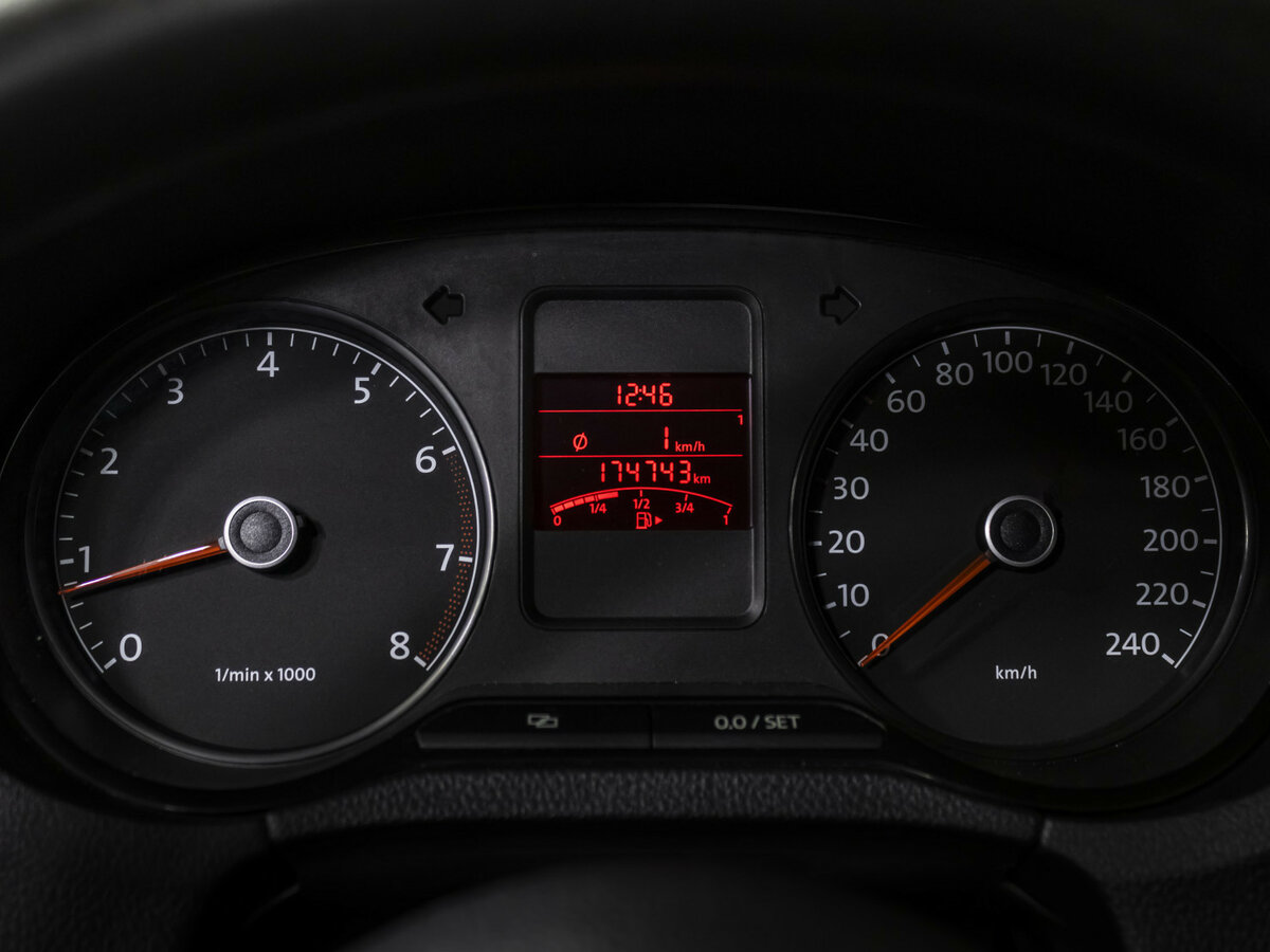 Volkswagen Polo с пробегом — 2011 год. Фото: #9