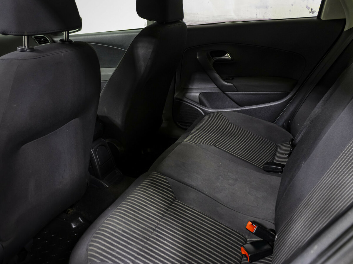 Volkswagen Polo с пробегом — 2011 год. Фото: #11