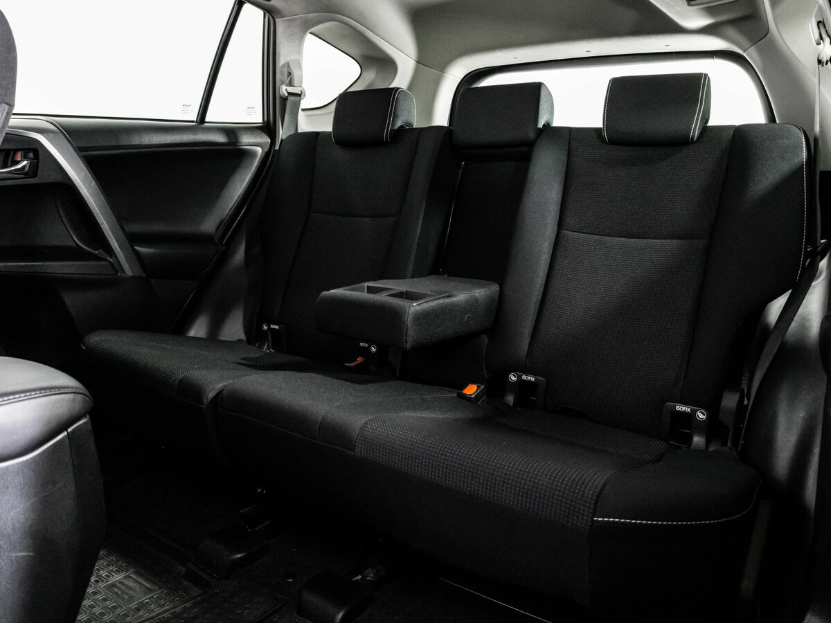 Toyota RAV4 с пробегом — 2018 год. Фото: #16