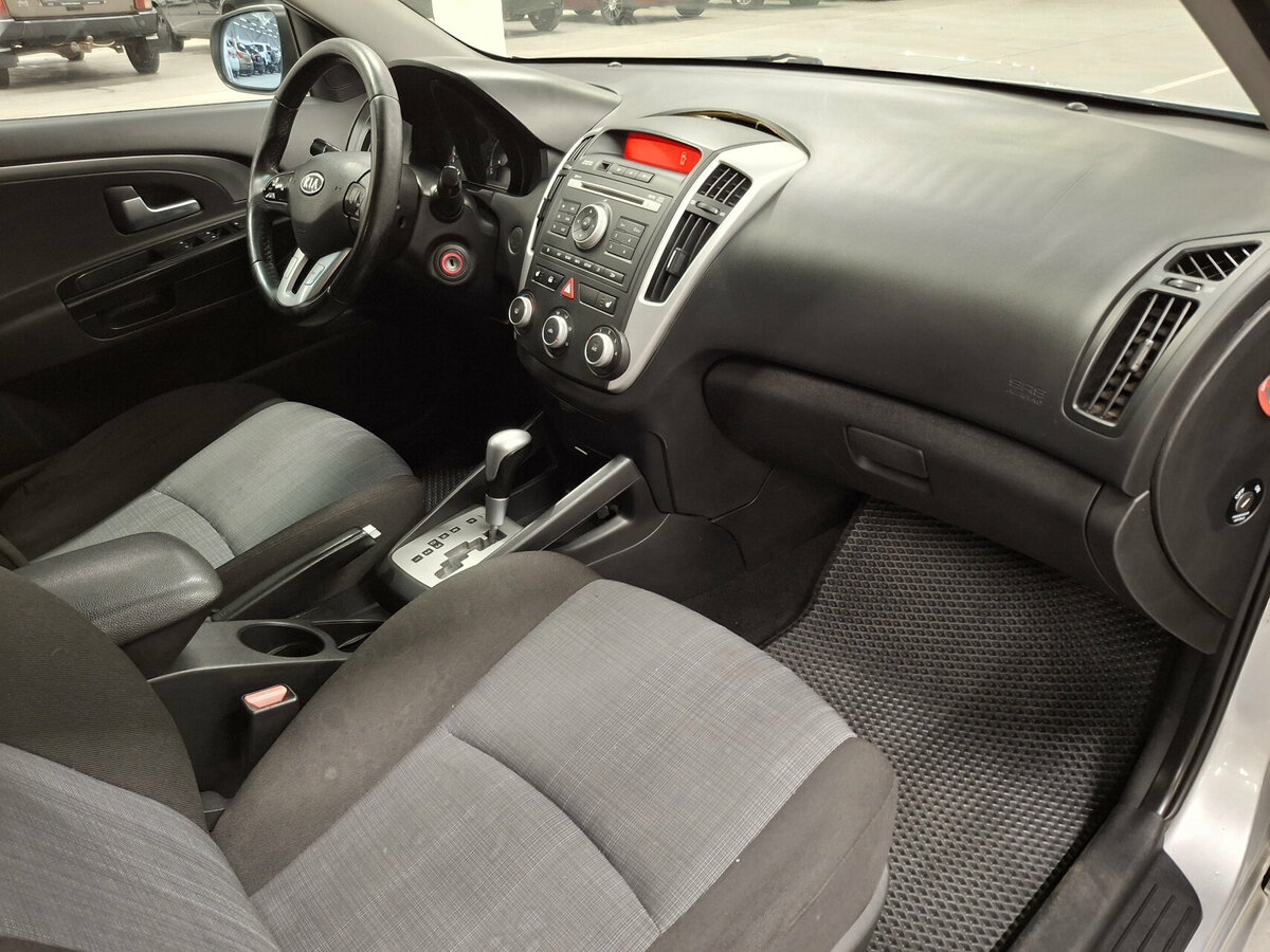 Kia Ceed с пробегом — 2011 год. Фото: #10