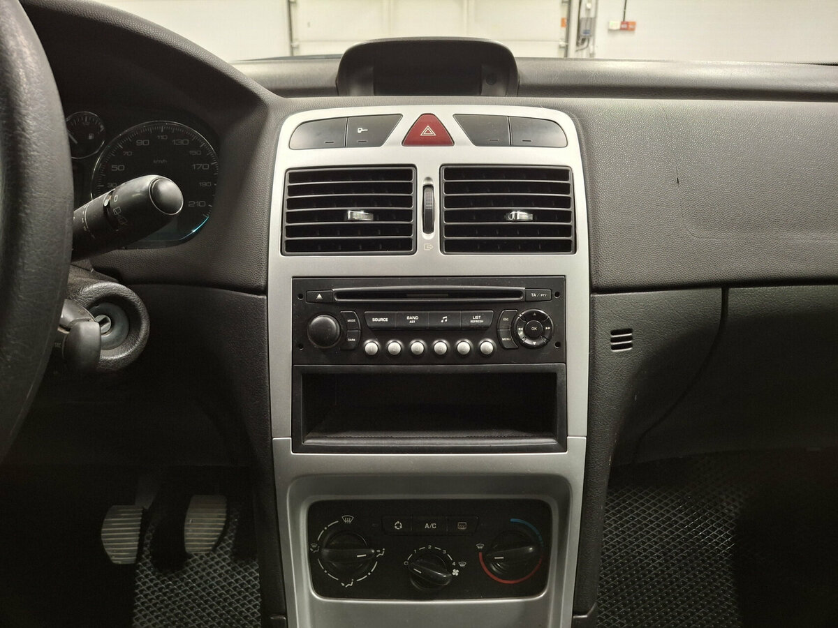 Peugeot 307 с пробегом — 2006 год. Фото: #13