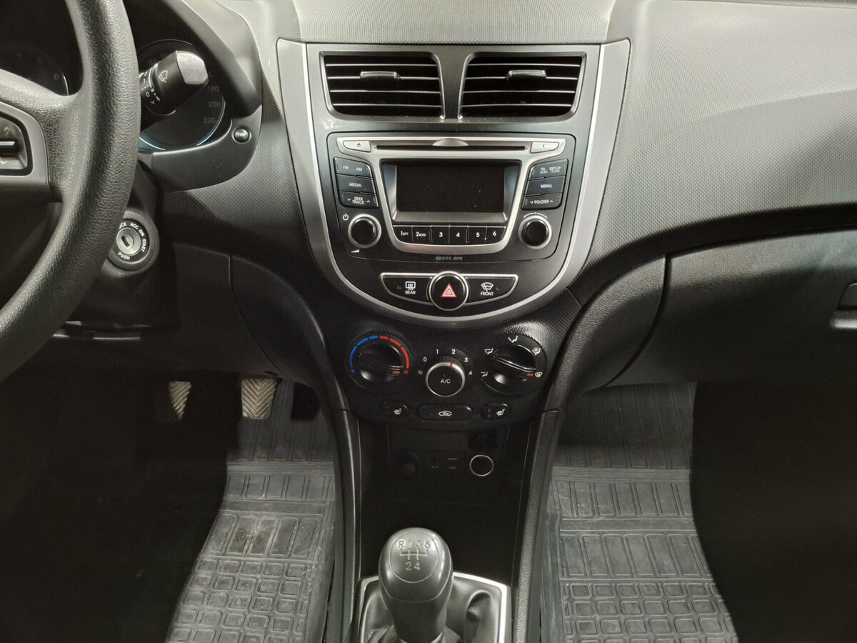 Hyundai Solaris с пробегом — 2016 год. Фото: #14