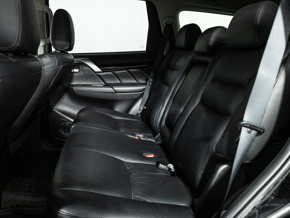 Mitsubishi Pajero Sport с пробегом — 2017 год. Фото: #7